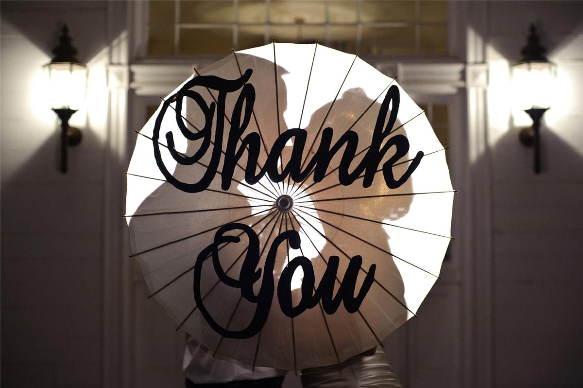 DIY Details, Beautiful customised parasol for DIY Thank You cards.