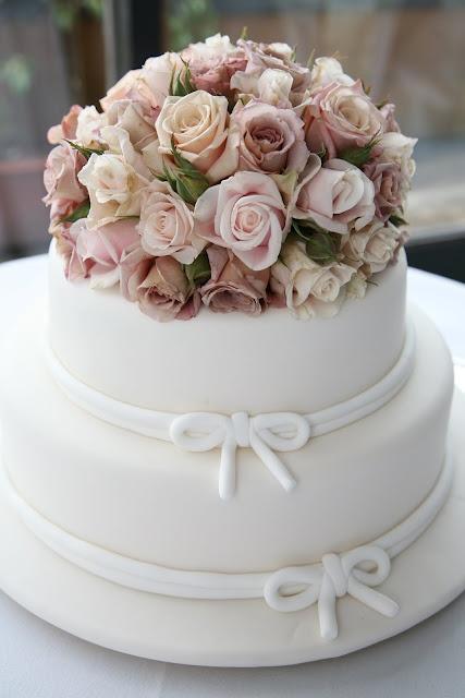 Cakes, white with flowers