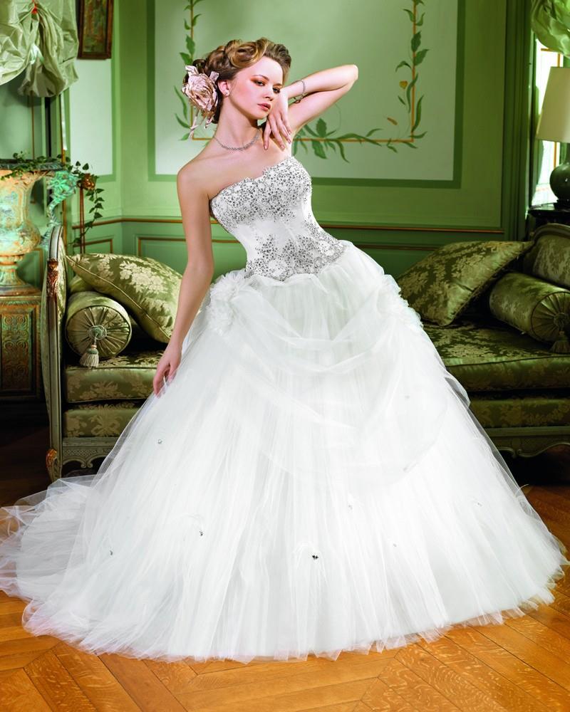 My Stuff, https://www.dressesular.com/wedding-dresses/924-gorgeous-ball-gown-strapless-beading-hand-