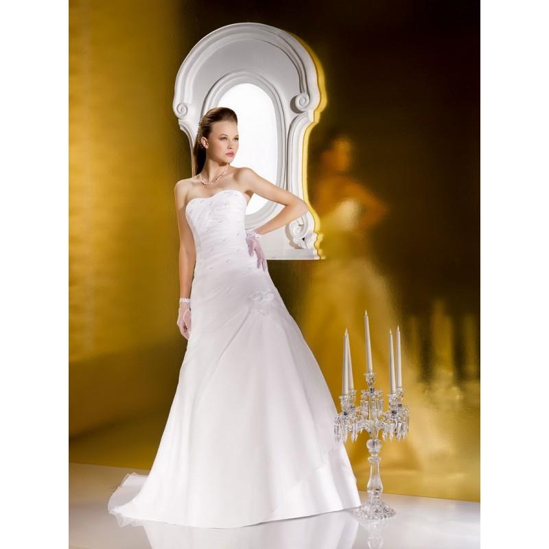 My Stuff, https://www.benemulti.com/en/the-sposa-group/7996-just-for-you-jfy135-08-bridal-gown-2013-