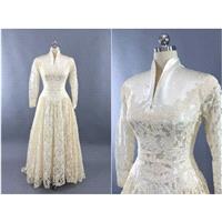 Vintage 1950s Wedding Dress / Ivory Lace Wedding Gown / 50s Vintage Wedding / Grace Kelly / Size 4 -