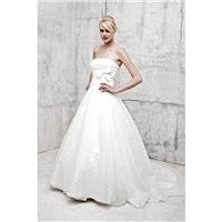 Classic Strapless Organza & Tulle A line Empire Waist Sleeveless Wedding Gowns - Compelling Wedding