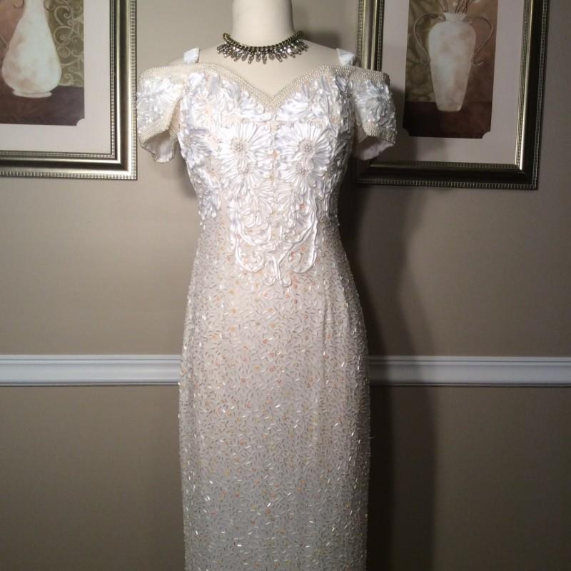 My Stuff, Vintage stunning Alyce Designs bridal gown elegant beading detailing size 8 - Hand-made Be