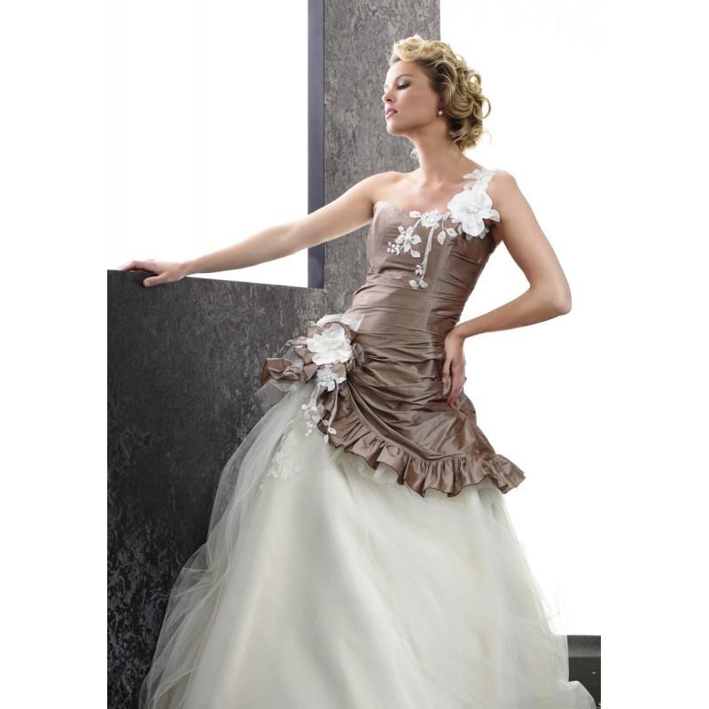 wedding, Pia Benelli Prestige, Toast bronze - Superbes robes de mariée pas cher | Robes En solde | D