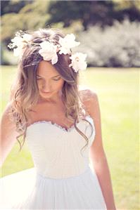 A dippy, dreamy look from Polka Dot Bride