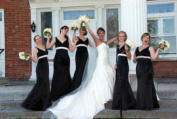 Glamour, bridesmaids in black