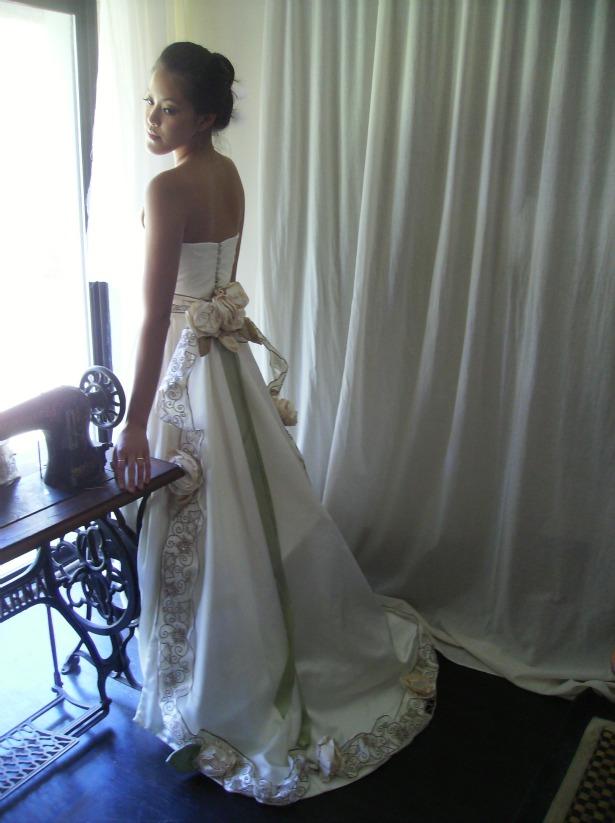 The Girls, wedding dress, back, ribbon