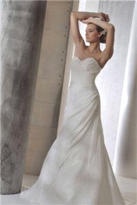 https://www.premariage.fr/christine-couture/274-christine-couture-elia.html
