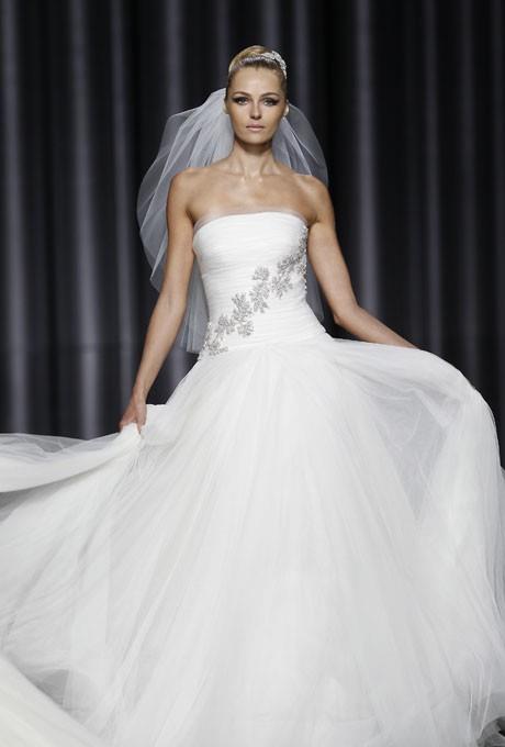 My Stuff, https://www.retroic.com/pronovias/11481-pronovias-fall-2012-strapless-organza-a-line-weddi