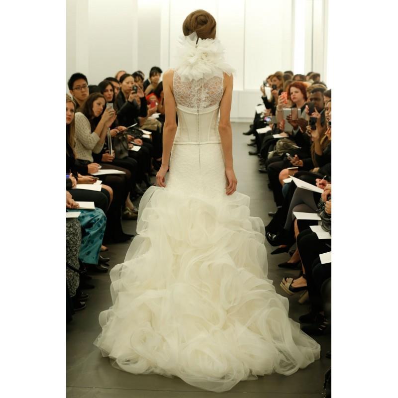 My Stuff, https://www.granddressy.com/en/vera-wang/11230-vera-wang-c-bridal-fall-2013-872339.html