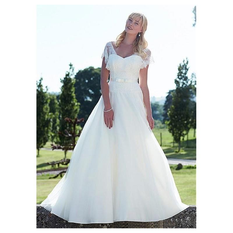 My Stuff, https://www.overpinks.com/en/a-line-dresses/692-delicate-tulle-v-neck-neckline-a-line-wedd