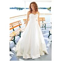 https://www.extralace.com/ball-gown/3043-lea-ann-belter-bridal-zara.html