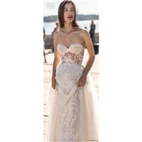 Liz Martinez 2018 Champagne Open Back Chapel Train Sleeveless Ball Gown Sweetheart Lace Hand-made Fl