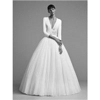 Viktor&Rolf Fall/Winter 2018 V-Neck Elegant Hand-made Flowers Ivory Floor-Length Tulle Ball Gown 3/4