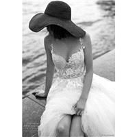 Liz Martinez 2019 Sleeveless Open Back Tulle Chapel Train Appliques Ivory Sweet Beach Ball Gown Spag