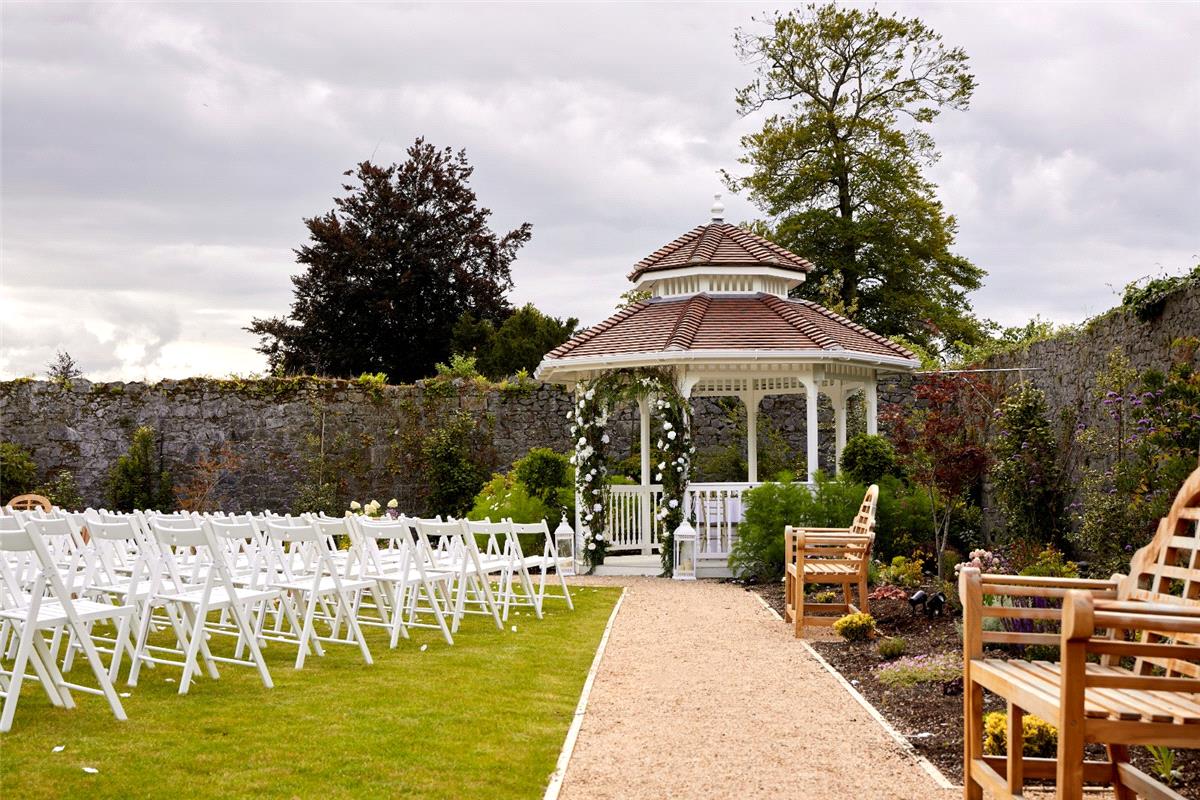 Outdoor Ceremony, Outdoor Ceremony Space at County Arms.